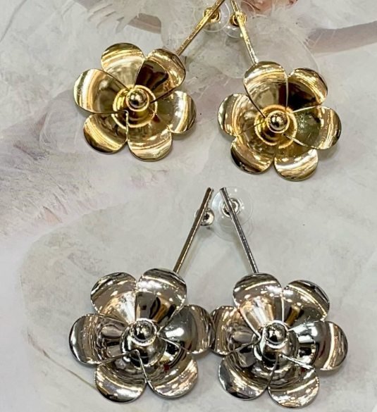 Brinco flor dourado e prateado