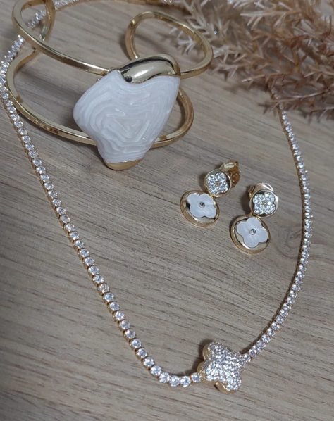 Conjunto trevo cravejado