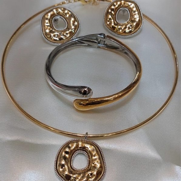 Conjunto choker, bracelete e brincos